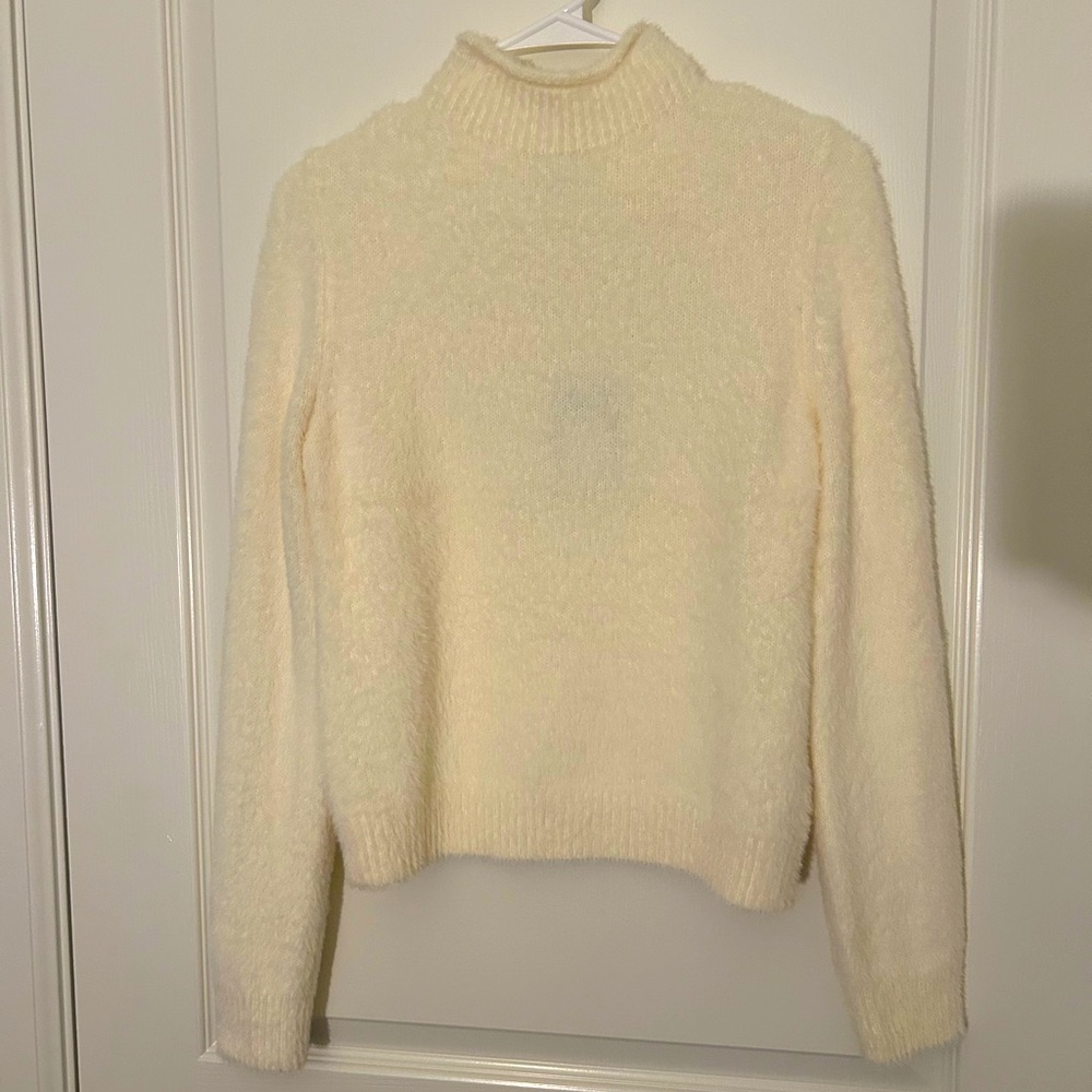 Size XS Universal Thread Cream Turtleneck sweater nwt